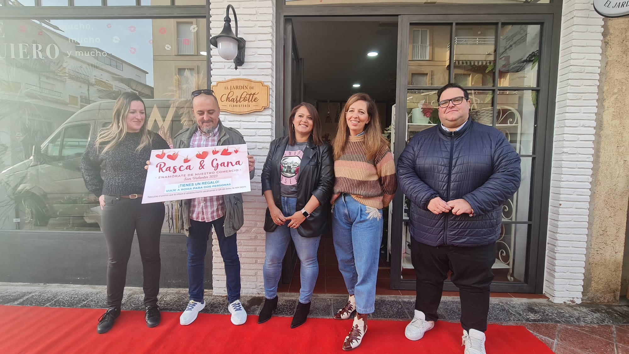 La Asociación de Comercio Sexitano ACOS entrega el premio de un viaje a Roma incluido en la campaña de San Valentín